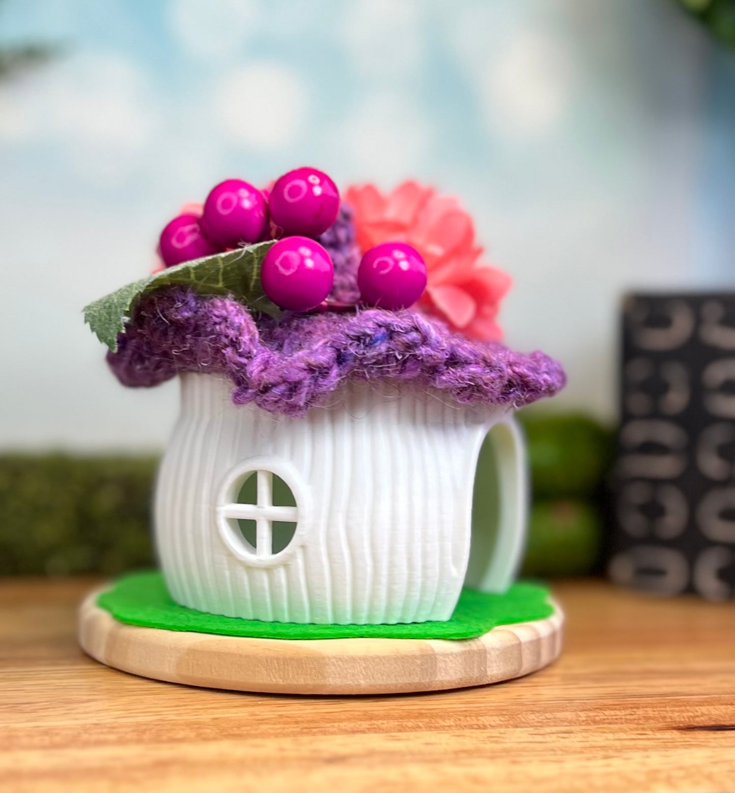 Flower Mushroom house (with wood base) *Galarple kitty not included