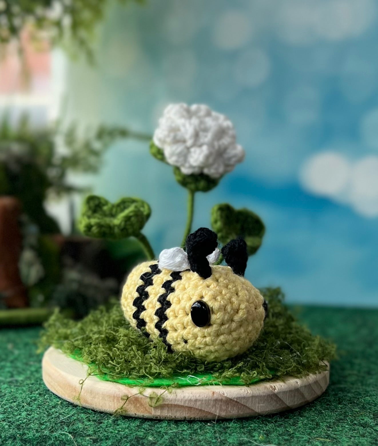 Clover Home with little Bee (set)
