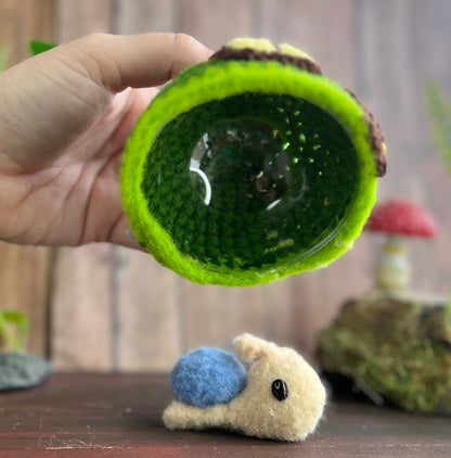 Mossy house with Snail Friend (set)