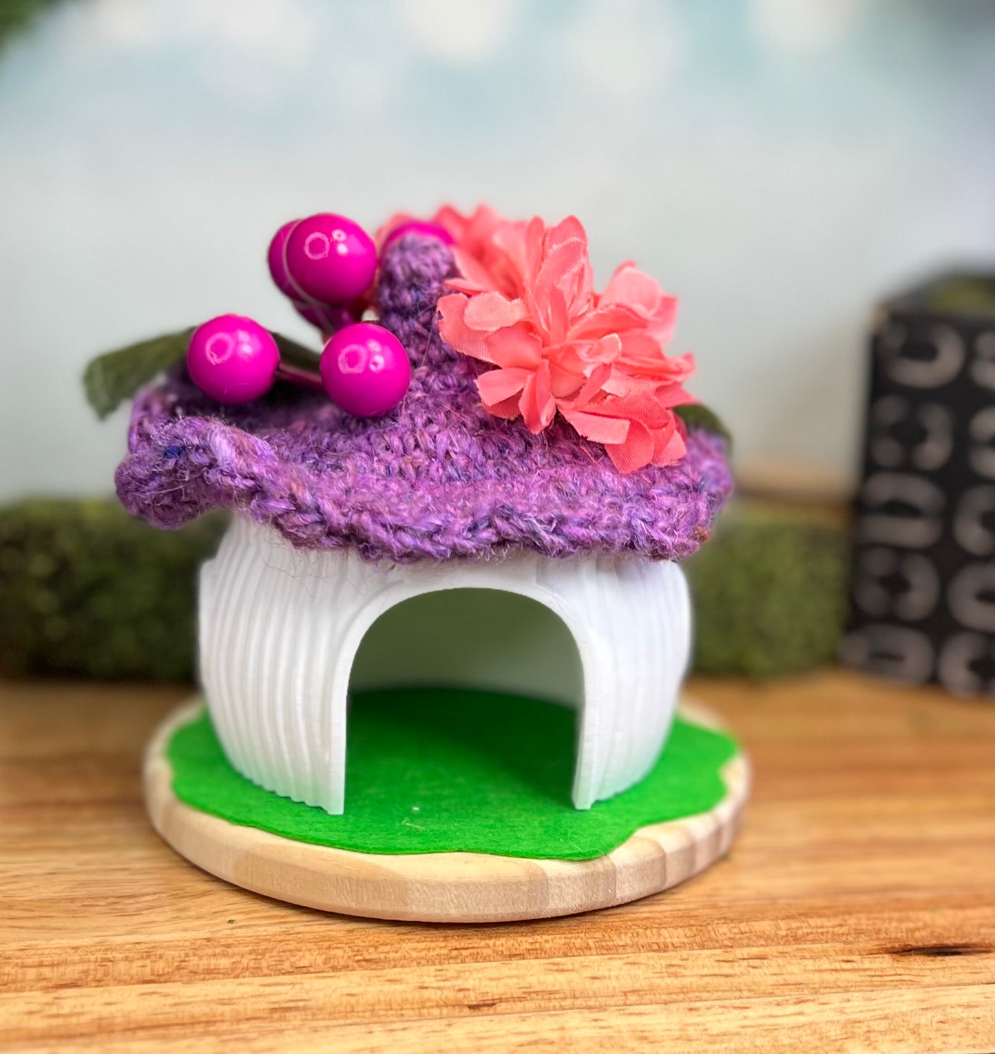 Flower Mushroom house (with wood base) *Galarple kitty not included